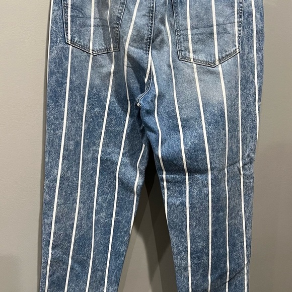 Women’s American Eagle Blue Jeans With White Stripes Mom Jeans Size 8 Extra Long - Picture 6 of 13